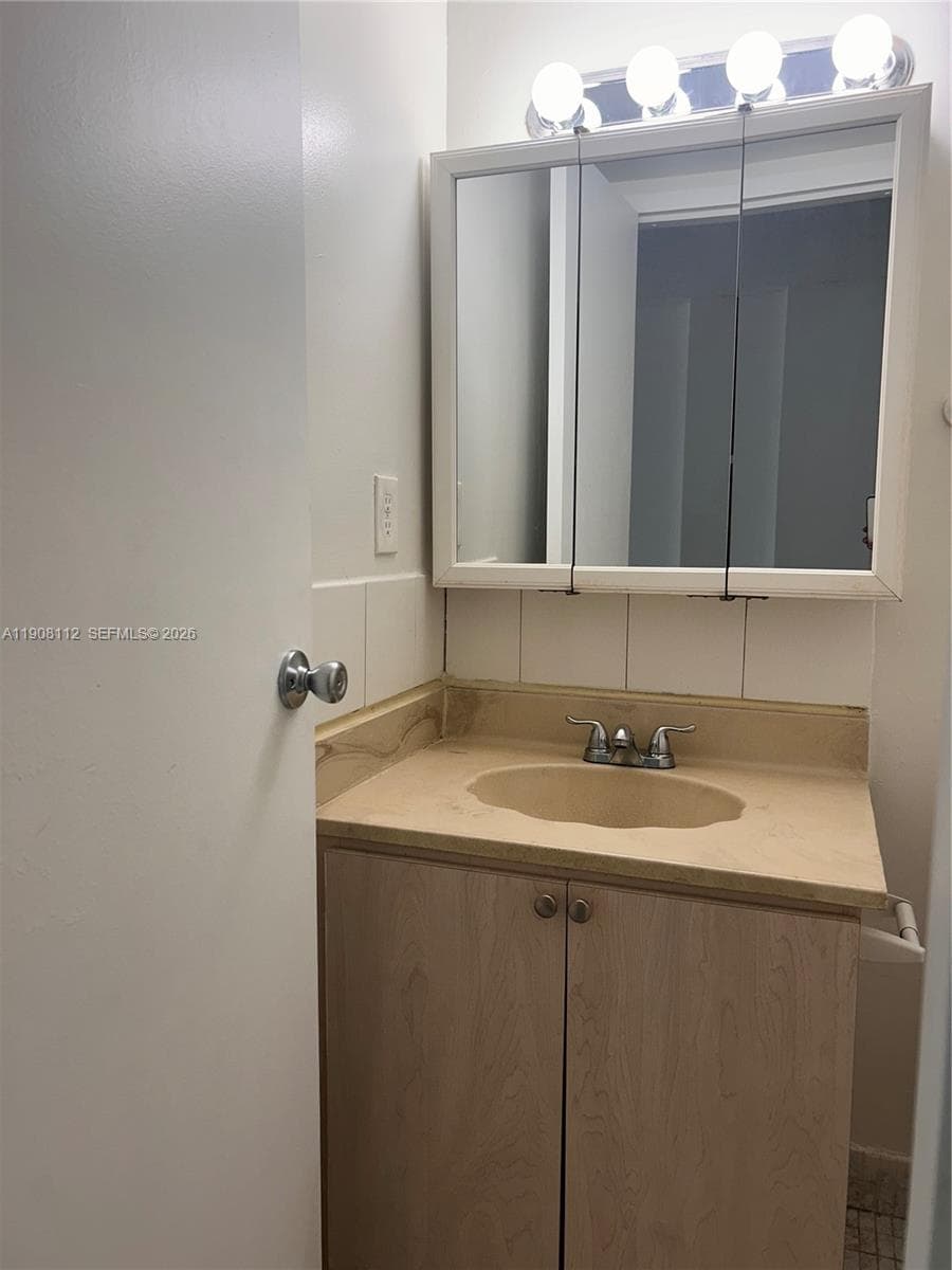 PLAZA OF AMERICAS CONDO P · #103 in Sunny Isles Beach - Photo 16