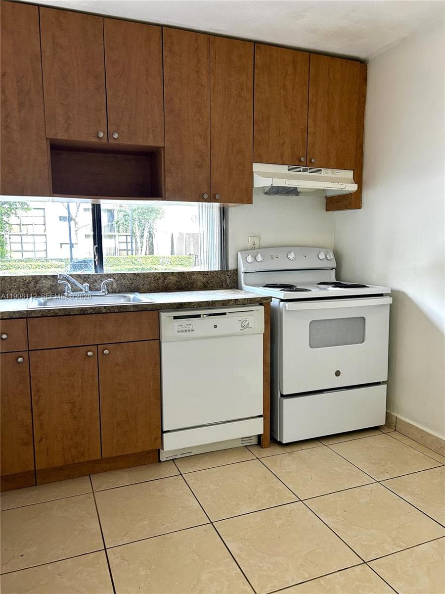 PLAZA OF AMERICAS CONDO P · #103 in Sunny Isles Beach - Photo 20