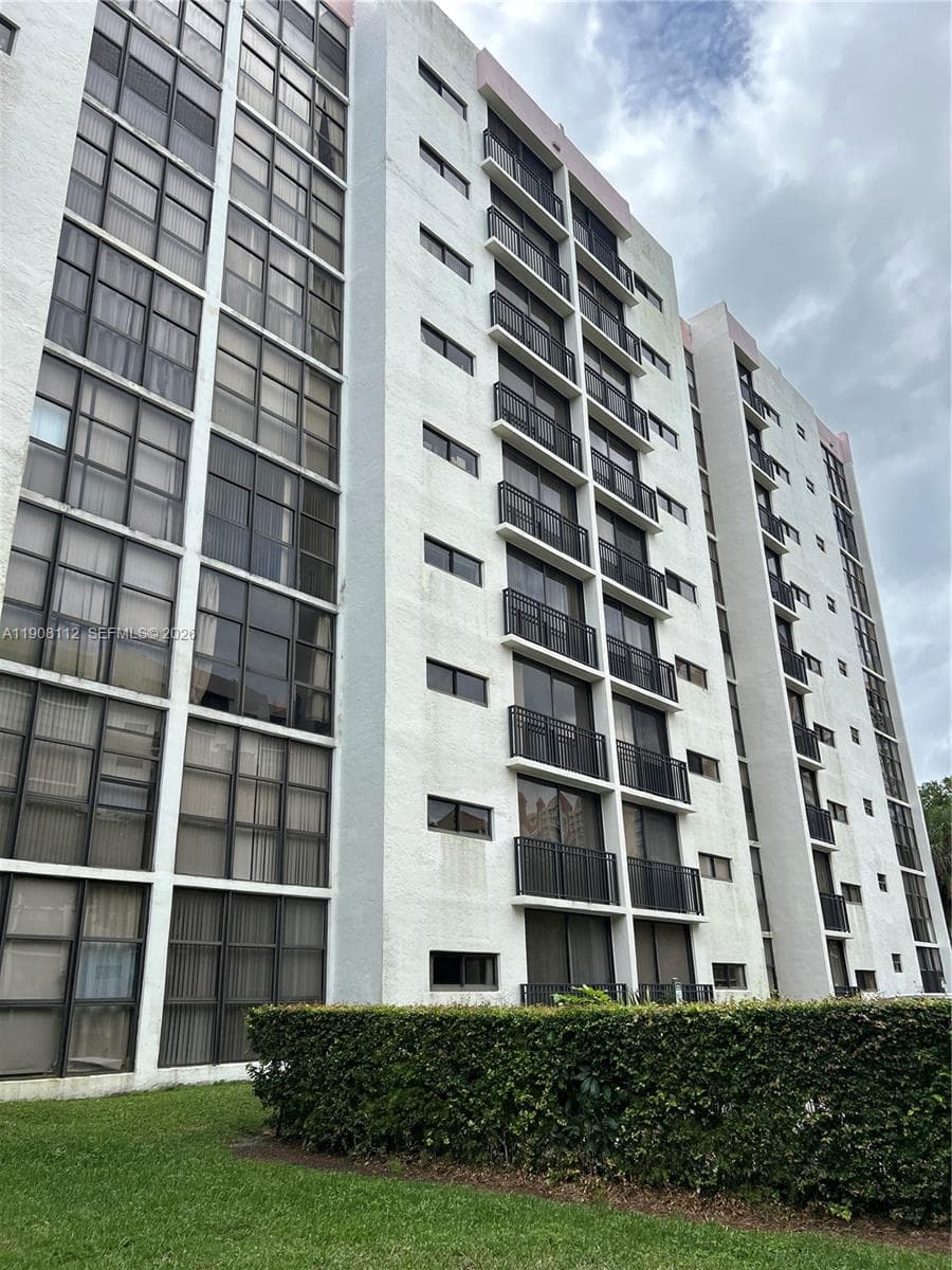 PLAZA OF AMERICAS CONDO P · #103 in Sunny Isles Beach - Photo 4