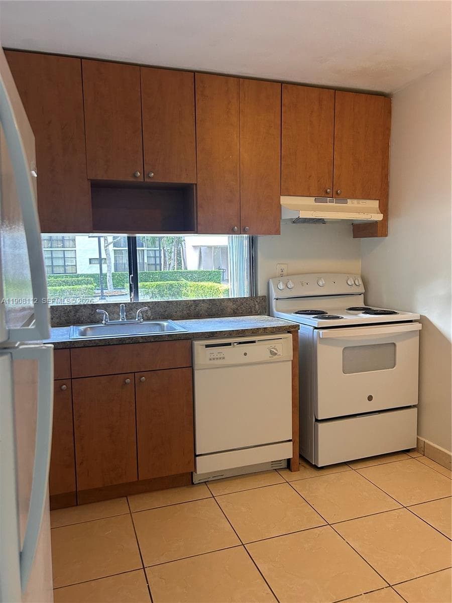 PLAZA OF AMERICAS CONDO P · #103 in Sunny Isles Beach - Photo 21