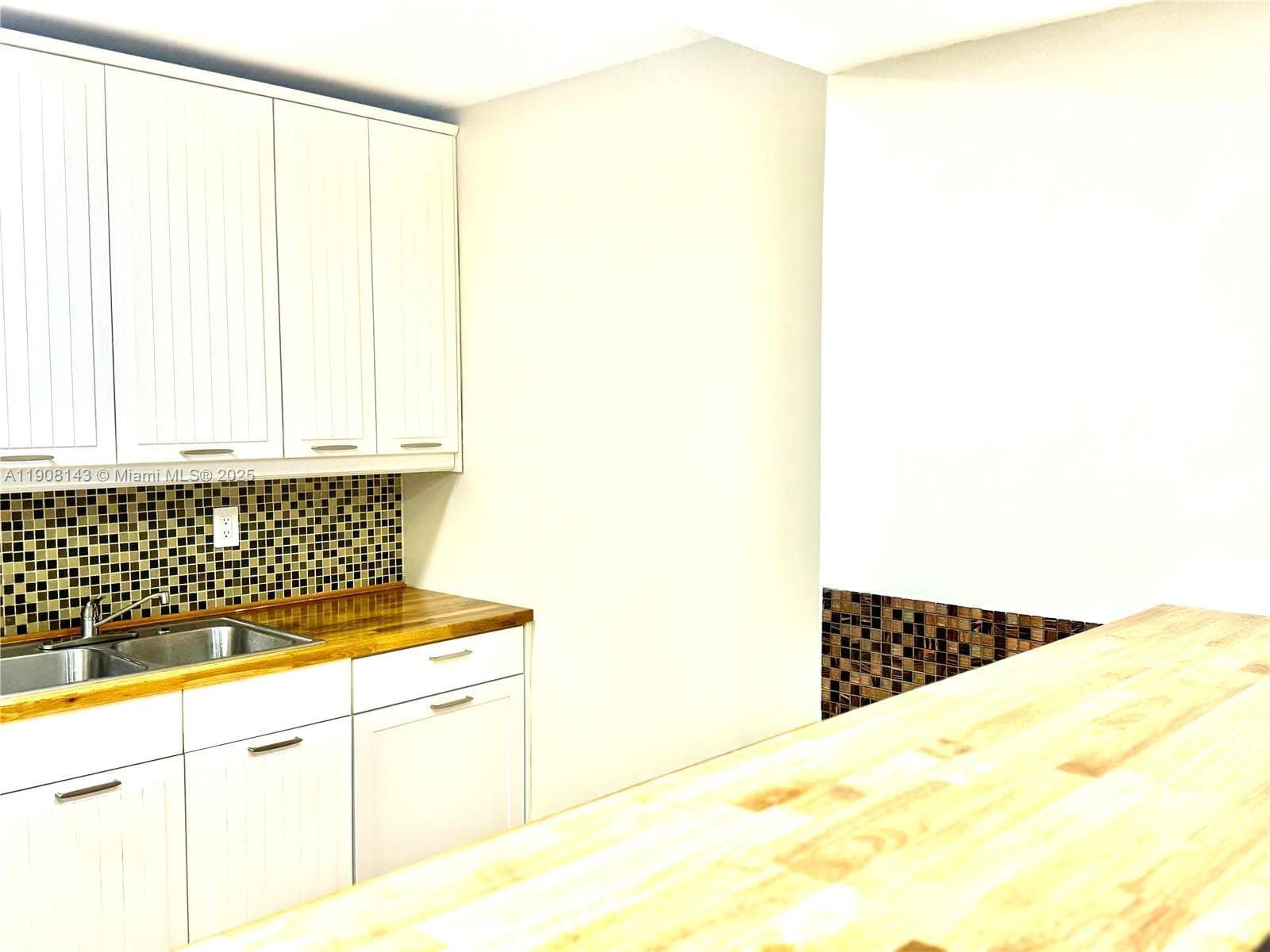 DE SOTO PARK SOUTH · #319 in Hallandale Beach - Photo 2
