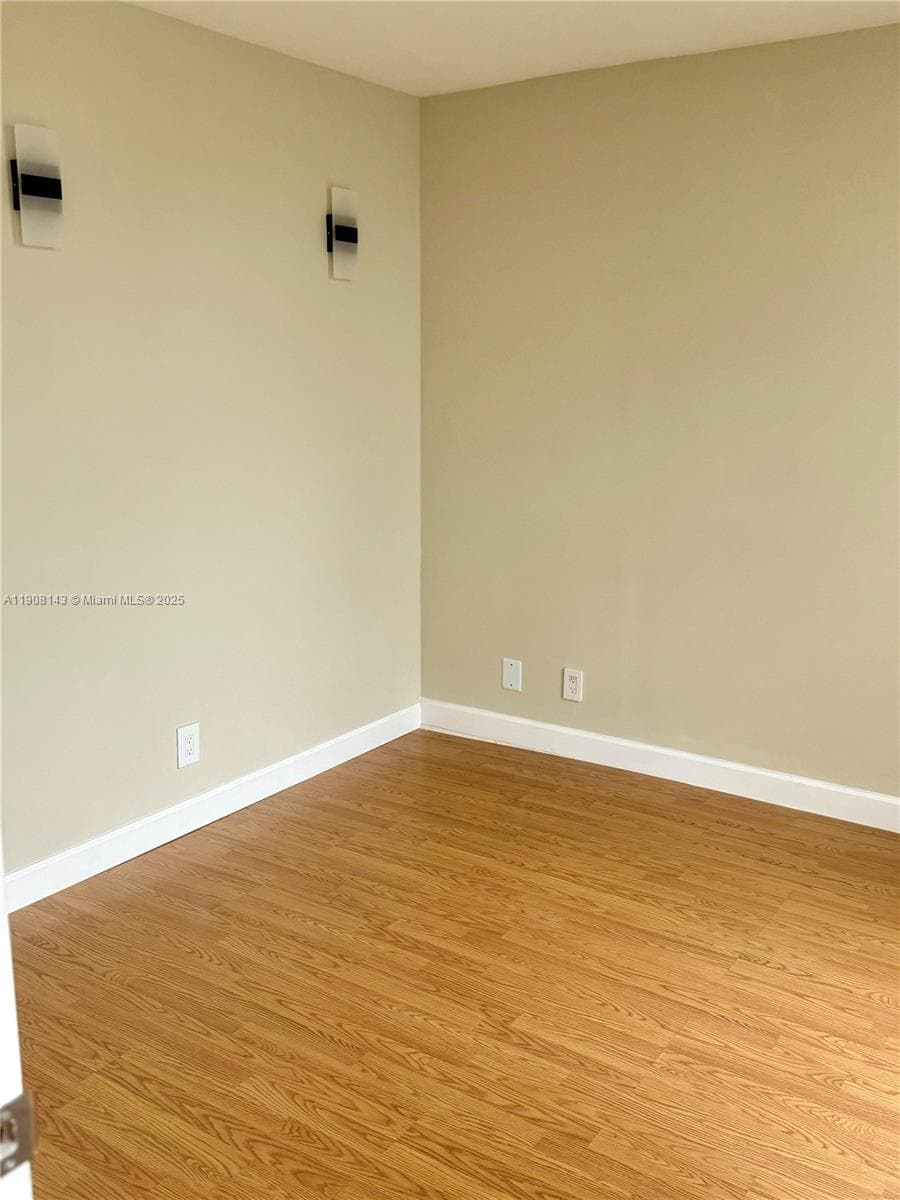 DE SOTO PARK SOUTH · #319 in Hallandale Beach - Photo 3