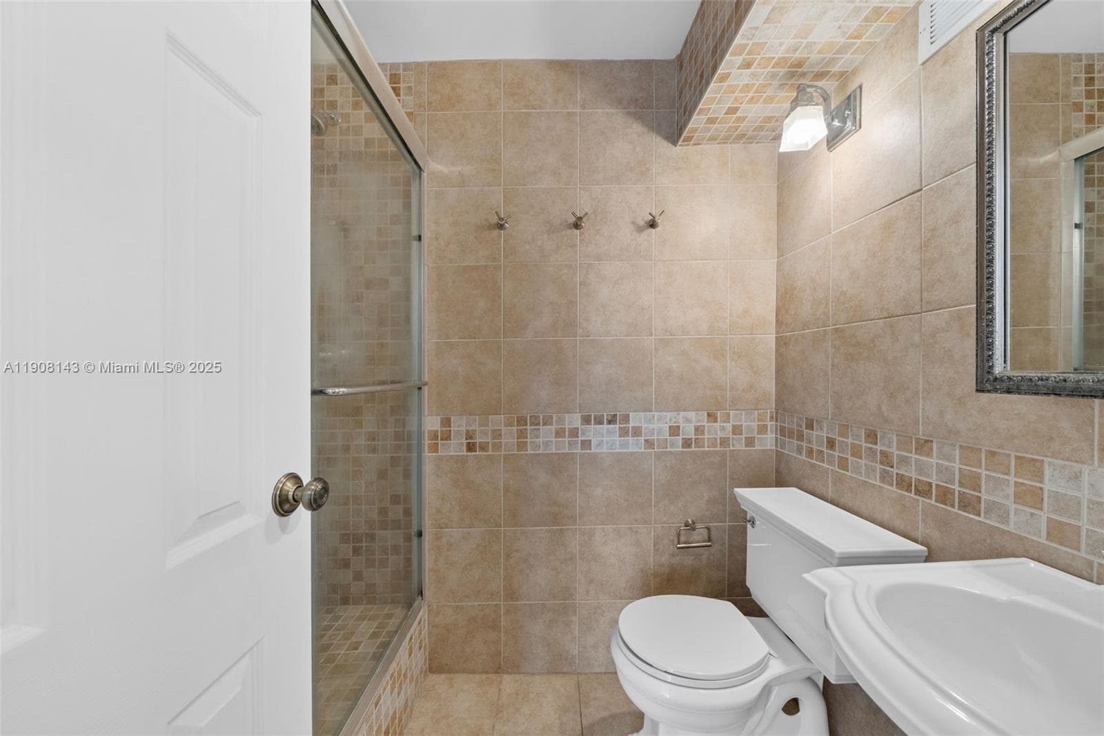 DE SOTO PARK SOUTH · #319 in Hallandale Beach - Photo 9