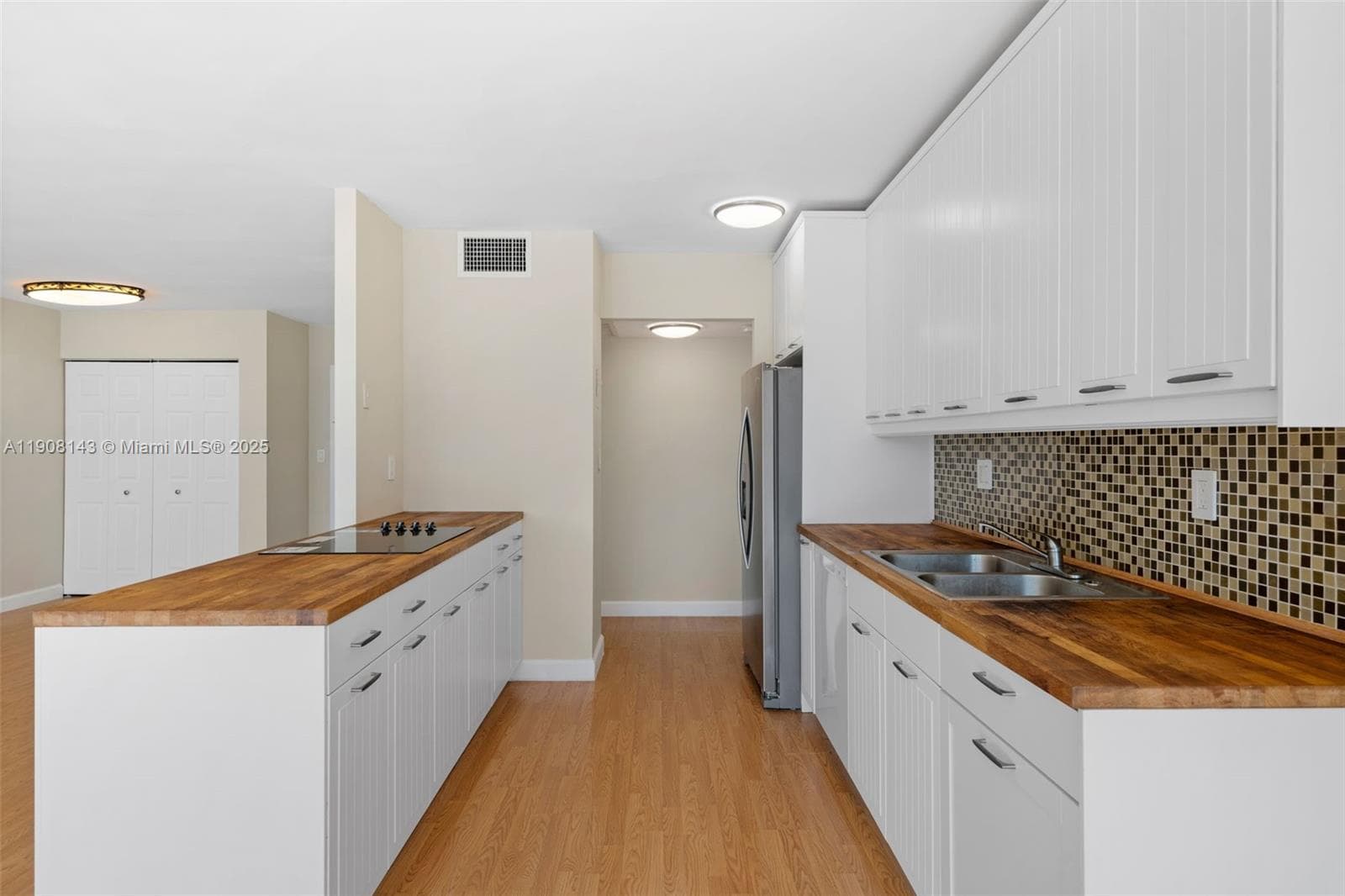 DE SOTO PARK SOUTH · #319 in Hallandale Beach - Photo 4
