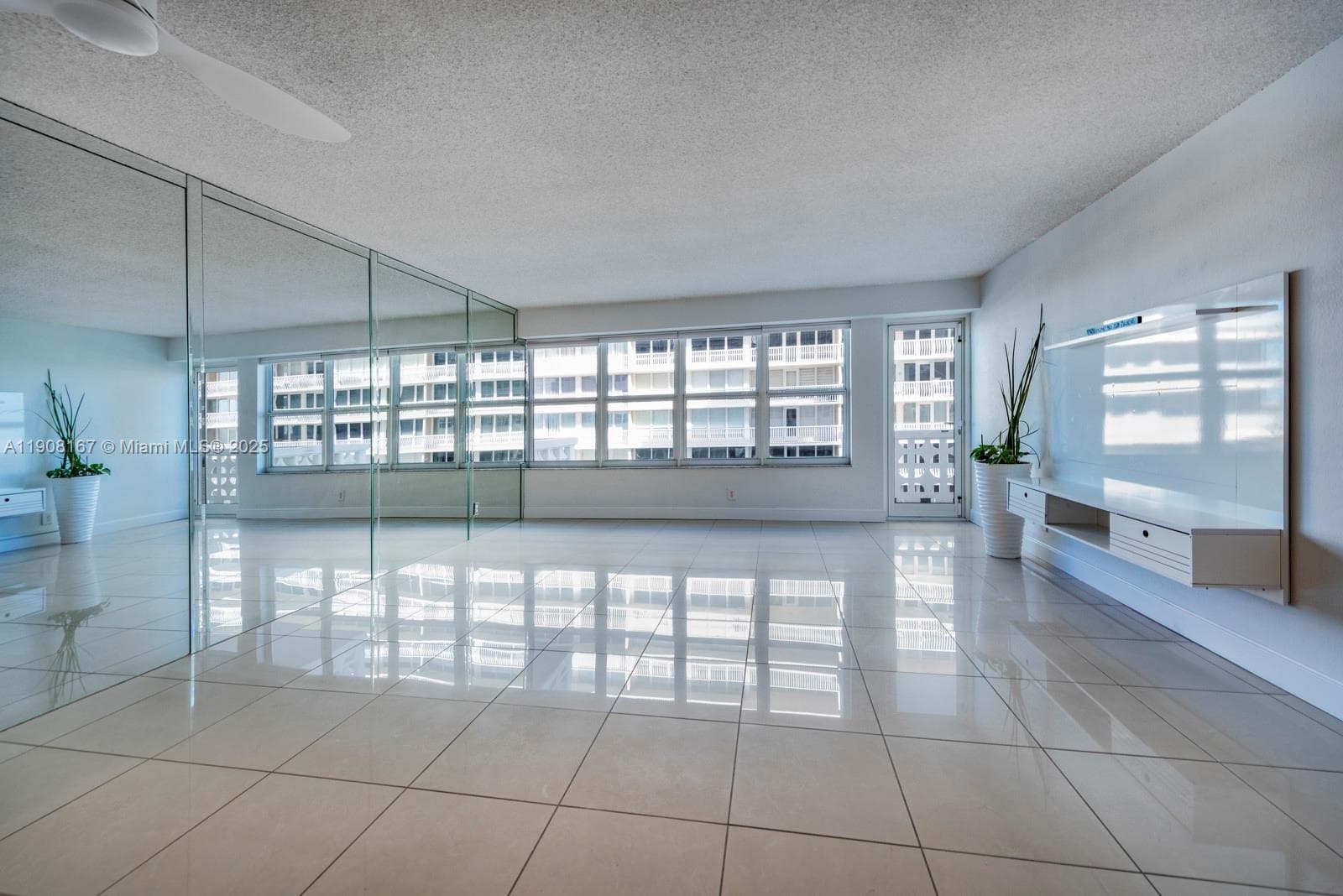 OCEAN SUMMIT CONDO · #815 in Fort Lauderdale - Photo 7
