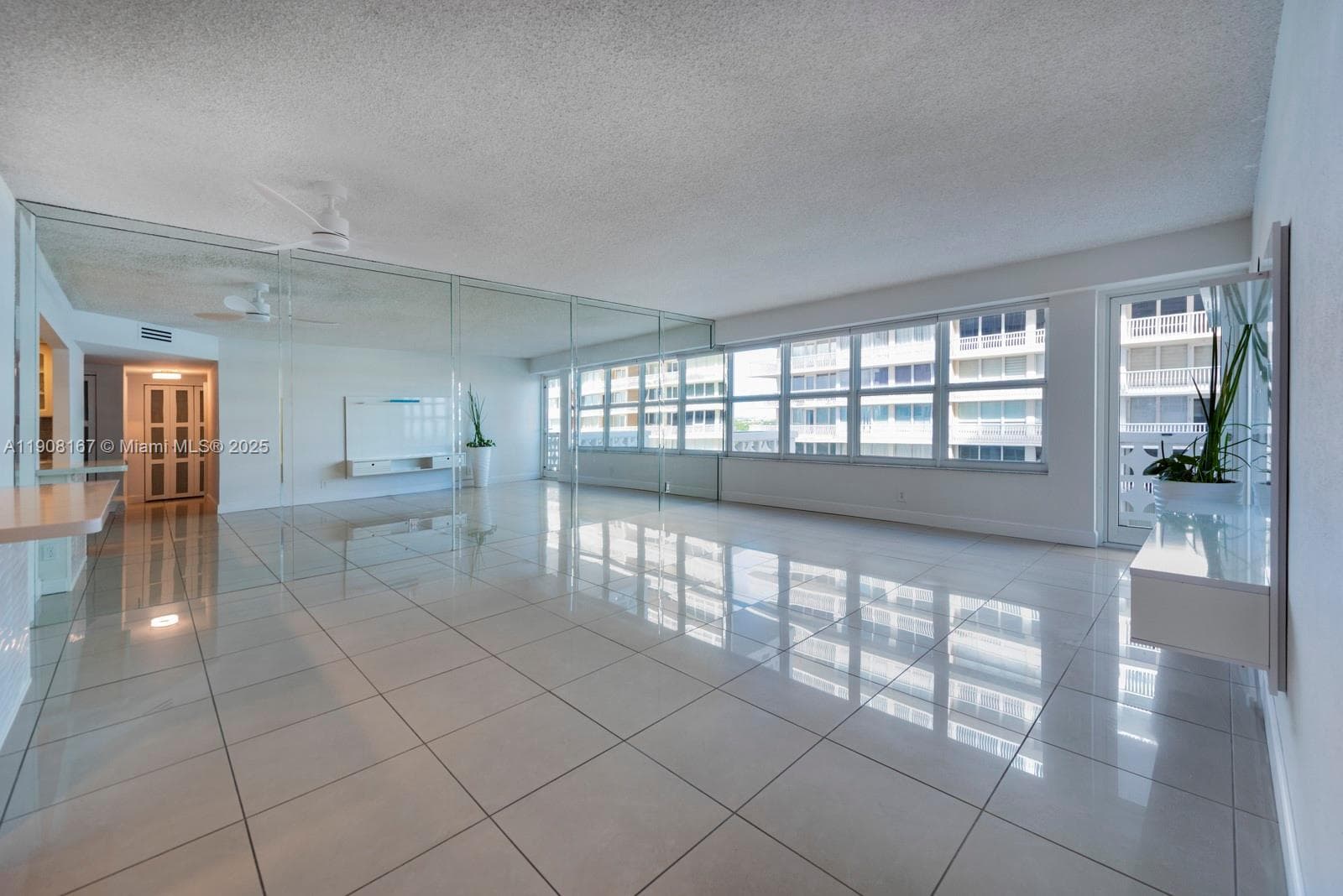 OCEAN SUMMIT CONDO · #815 in Fort Lauderdale - Photo 5