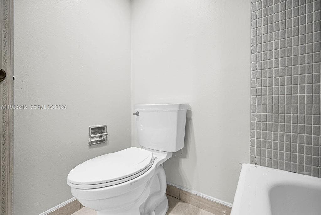 EMERALD HILLS C C APTS CO · #2 in Hollywood - Photo 23