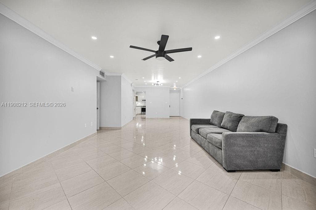 EMERALD HILLS C C APTS CO · #2 in Hollywood - Photo 6