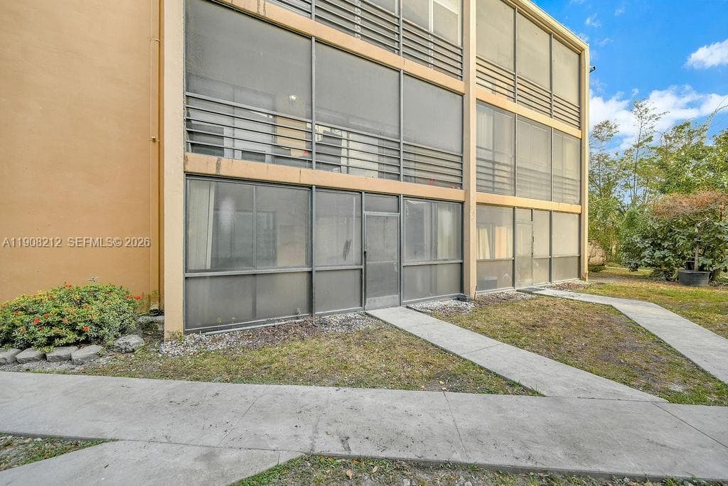 EMERALD HILLS C C APTS CO · #2 in Hollywood - Photo 46