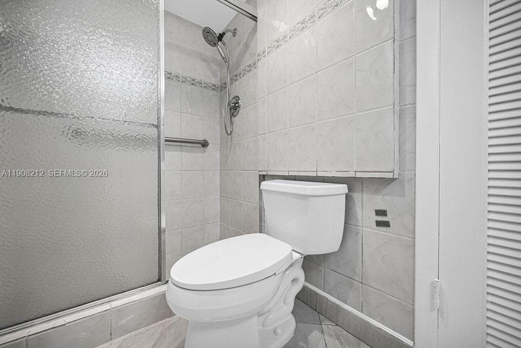 EMERALD HILLS C C APTS CO · #2 in Hollywood - Photo 12