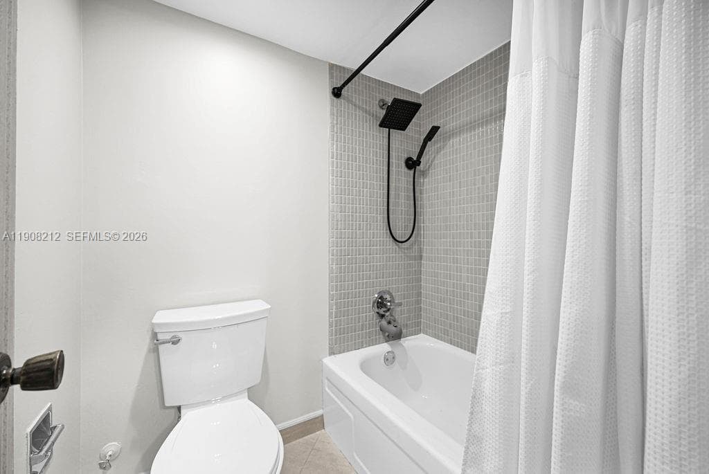 EMERALD HILLS C C APTS CO · #2 in Hollywood - Photo 22