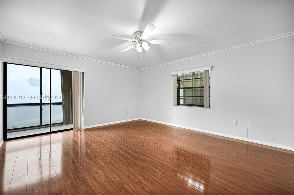 EMERALD HILLS C C APTS CO · #2 in Hollywood - Photo 7