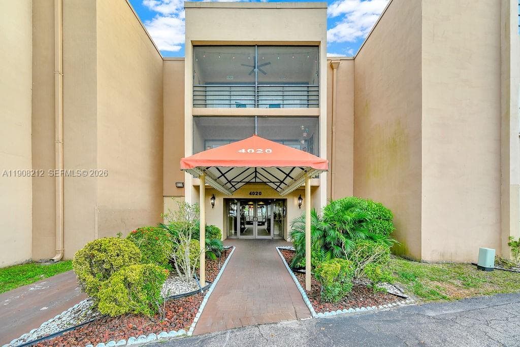 EMERALD HILLS C C APTS CO · #2 in Hollywood - Photo 1