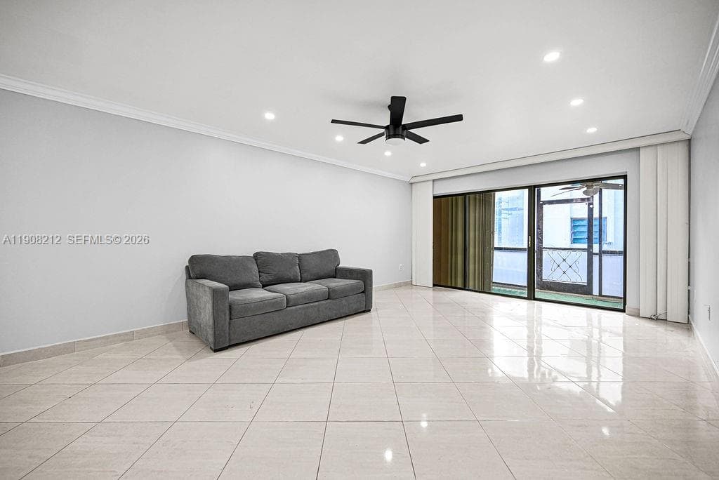 EMERALD HILLS C C APTS CO · #2 in Hollywood - Photo 5