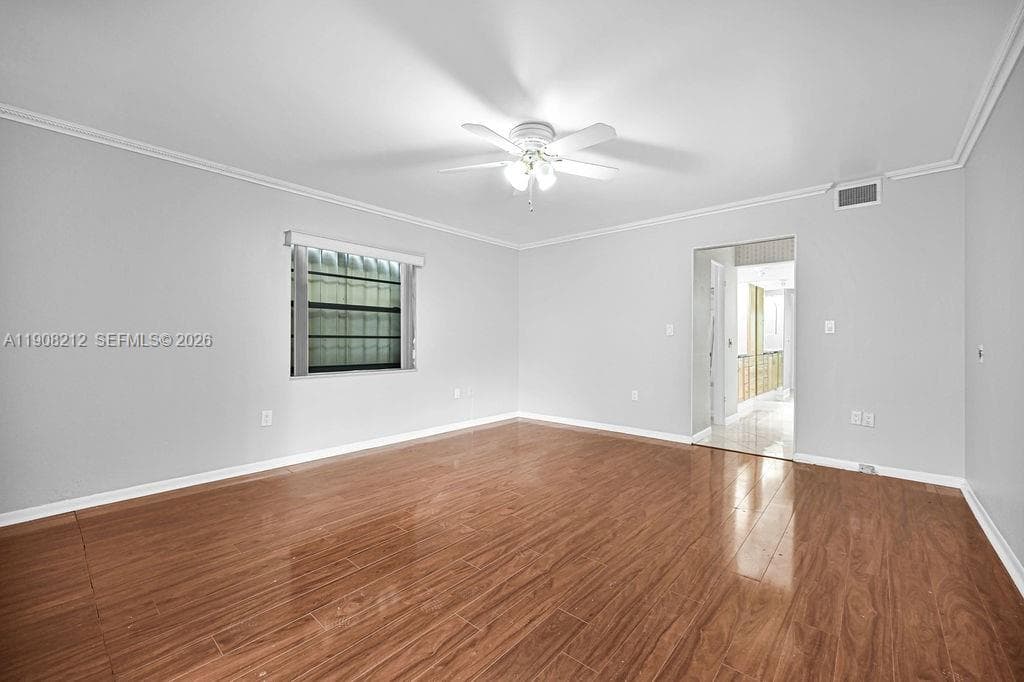 EMERALD HILLS C C APTS CO · #2 in Hollywood - Photo 9