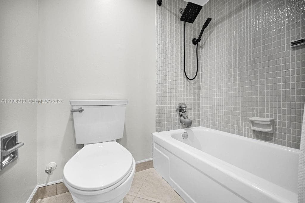 EMERALD HILLS C C APTS CO · #2 in Hollywood - Photo 24