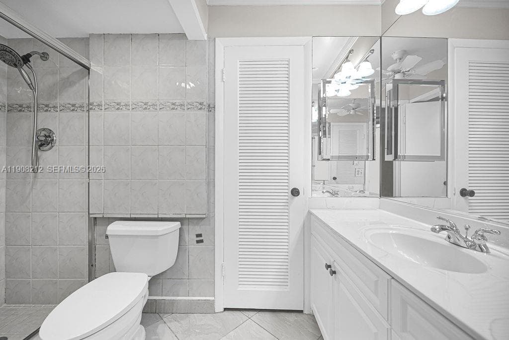 EMERALD HILLS C C APTS CO · #2 in Hollywood - Photo 10