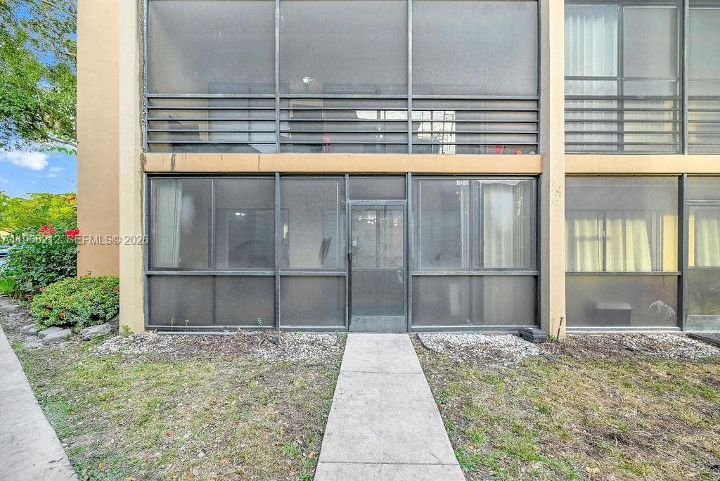 EMERALD HILLS C C APTS CO · #2 in Hollywood - Photo 45