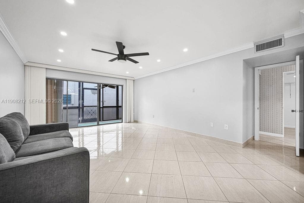 EMERALD HILLS C C APTS CO · #2 in Hollywood - Photo 37