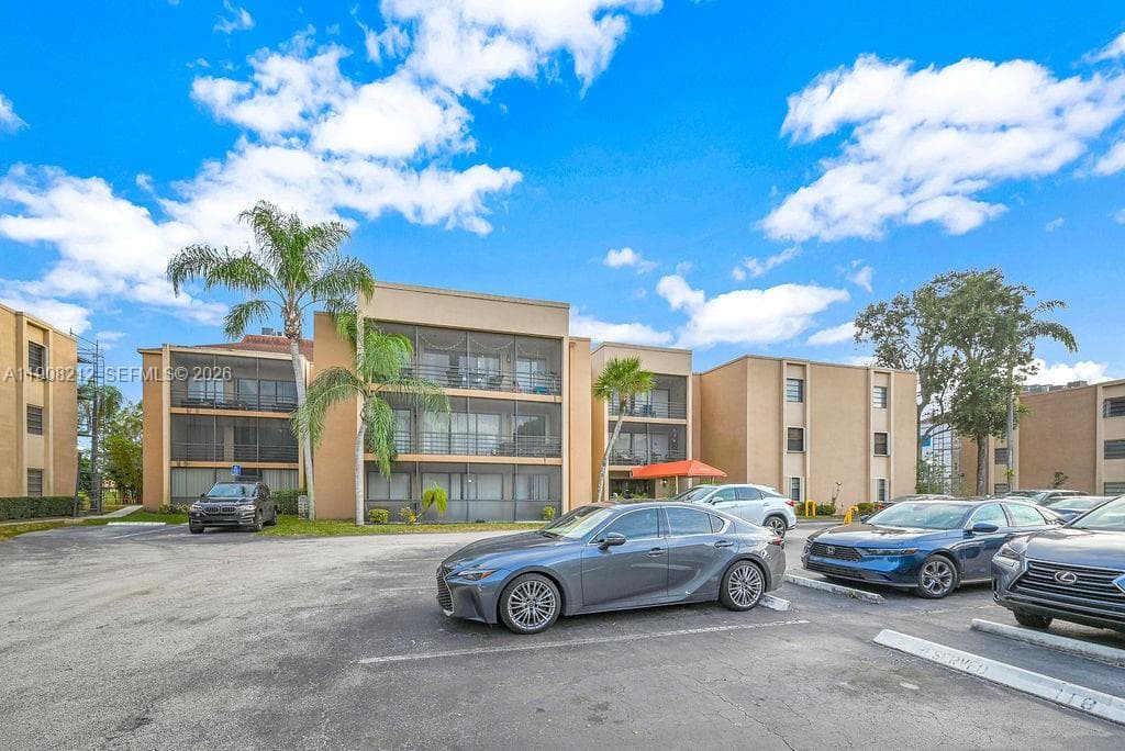 EMERALD HILLS C C APTS CO · #2 in Hollywood - Photo 48