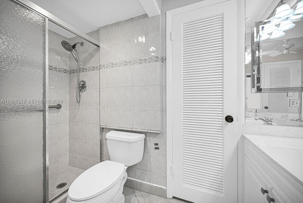 EMERALD HILLS C C APTS CO · #2 in Hollywood - Photo 11