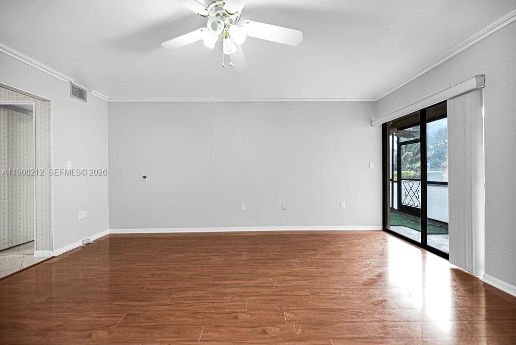 EMERALD HILLS C C APTS CO · #2 in Hollywood - Photo 8