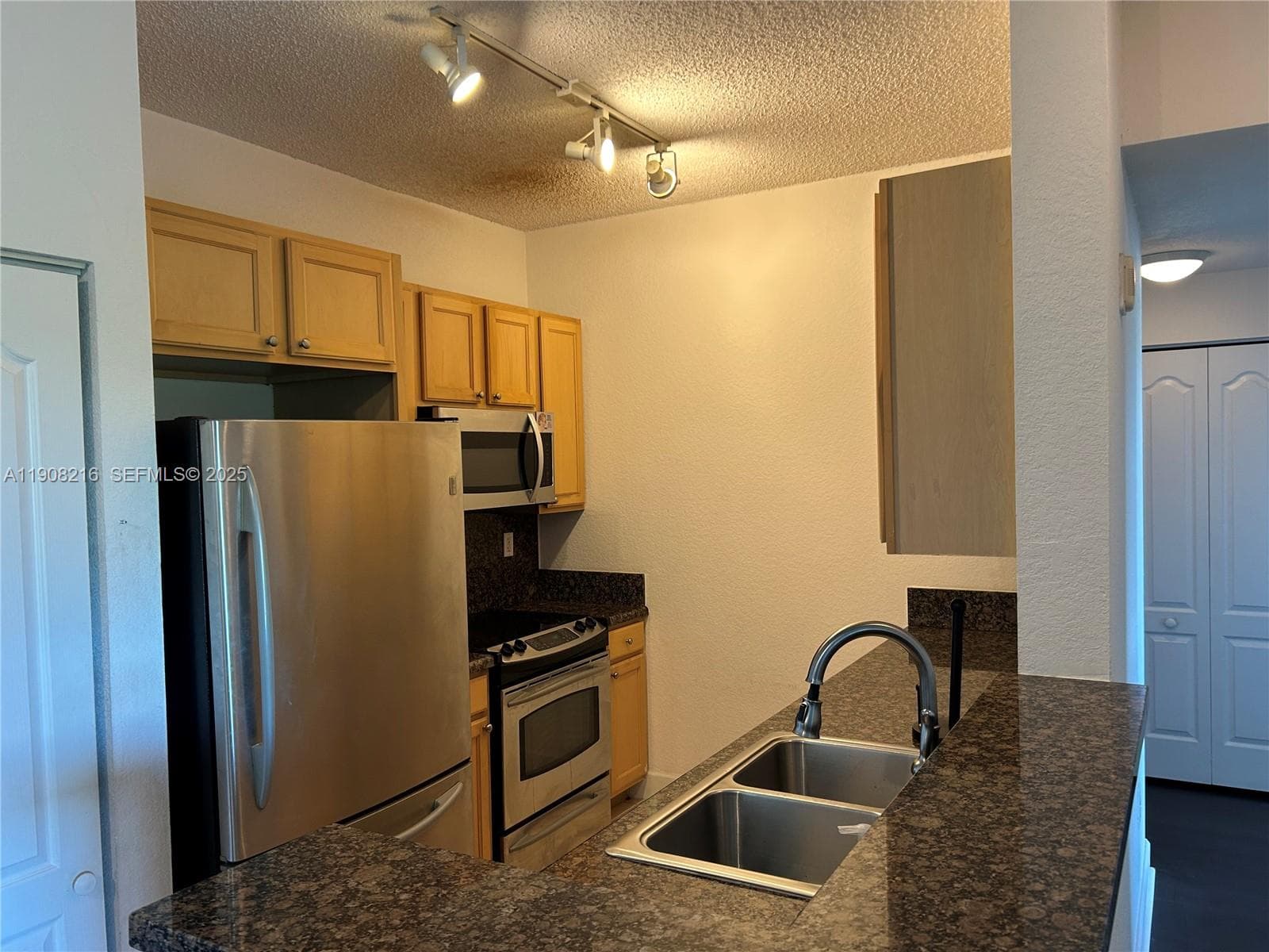 VALENCIA CONDO · #551 in South Miami - Photo 5