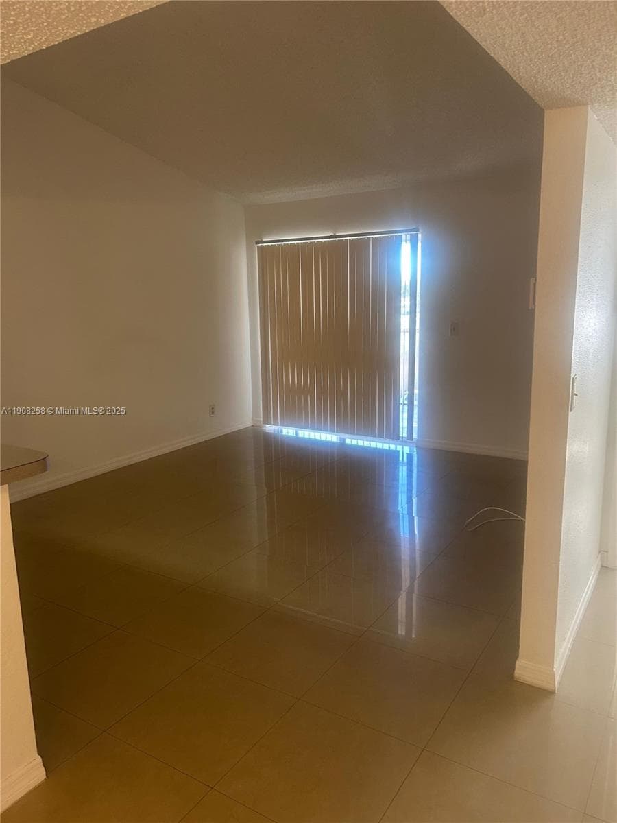 WINDWARD LAKES CONDO · #B310 in Pompano Beach - Photo 2