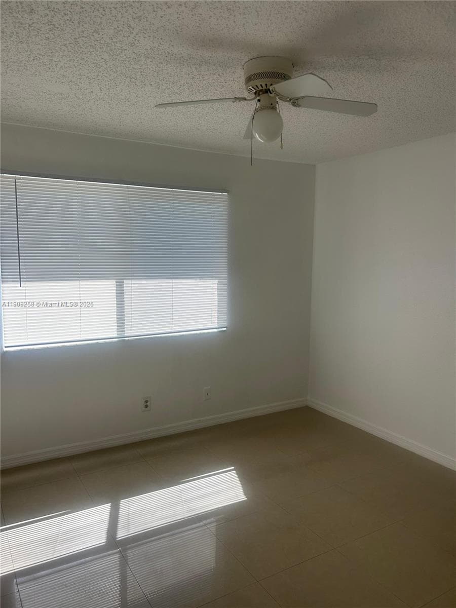 WINDWARD LAKES CONDO · #B310 in Pompano Beach - Photo 4