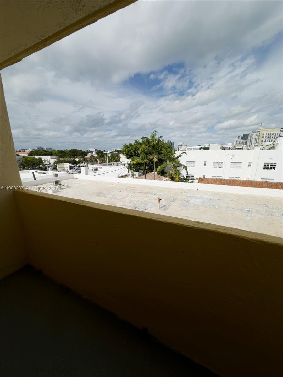 Collins Plaza · #502 in Miami Beach - Photo 6