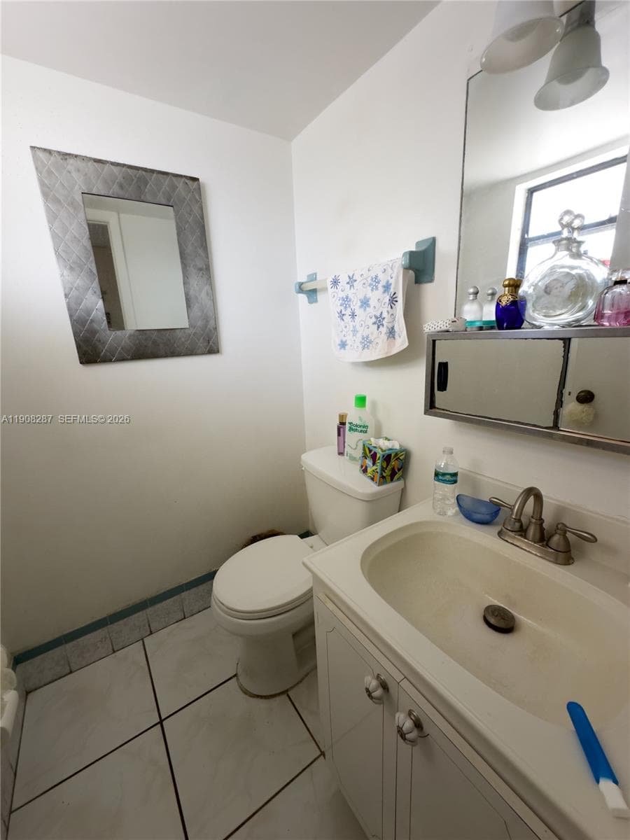 Collins Plaza · #502 in Miami Beach - Photo 13