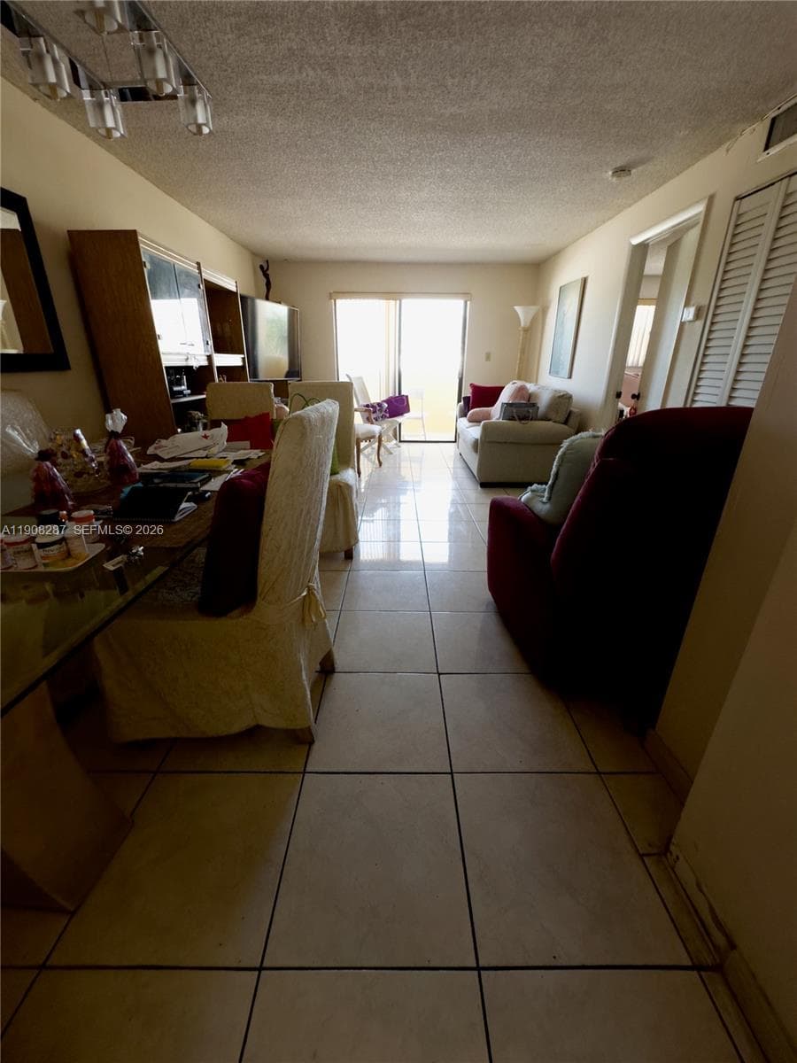 Collins Plaza · #502 in Miami Beach - Photo 7