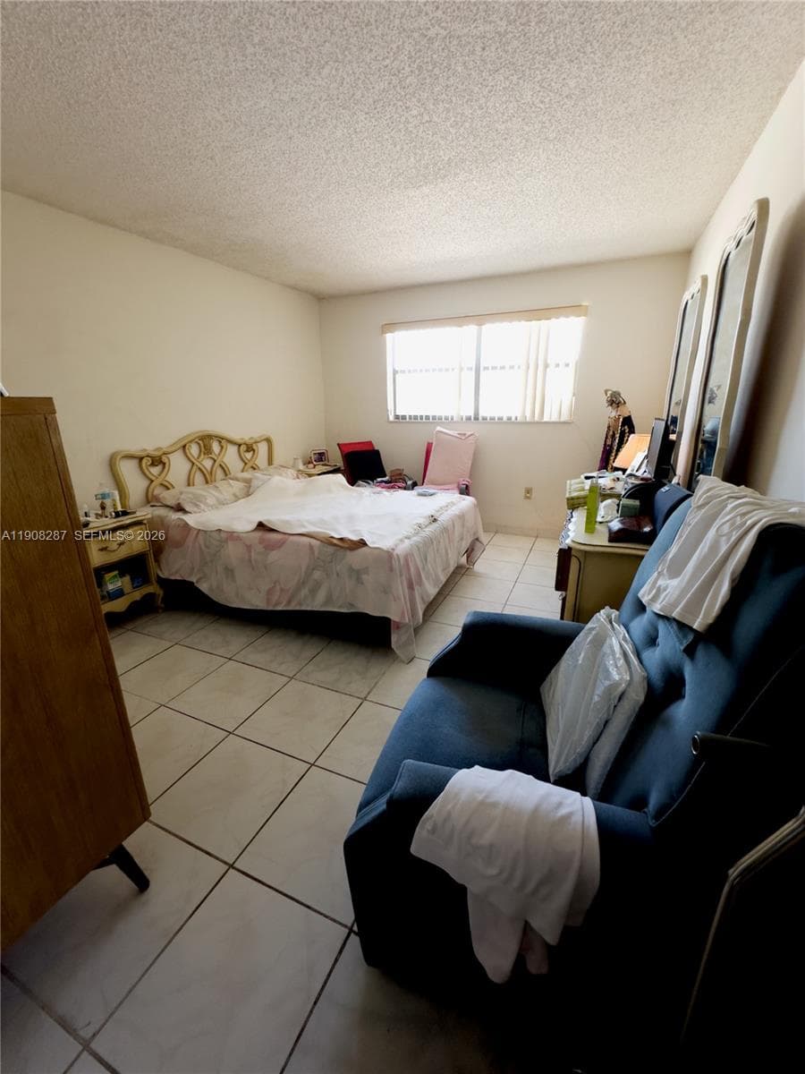 Collins Plaza · #502 in Miami Beach - Photo 10