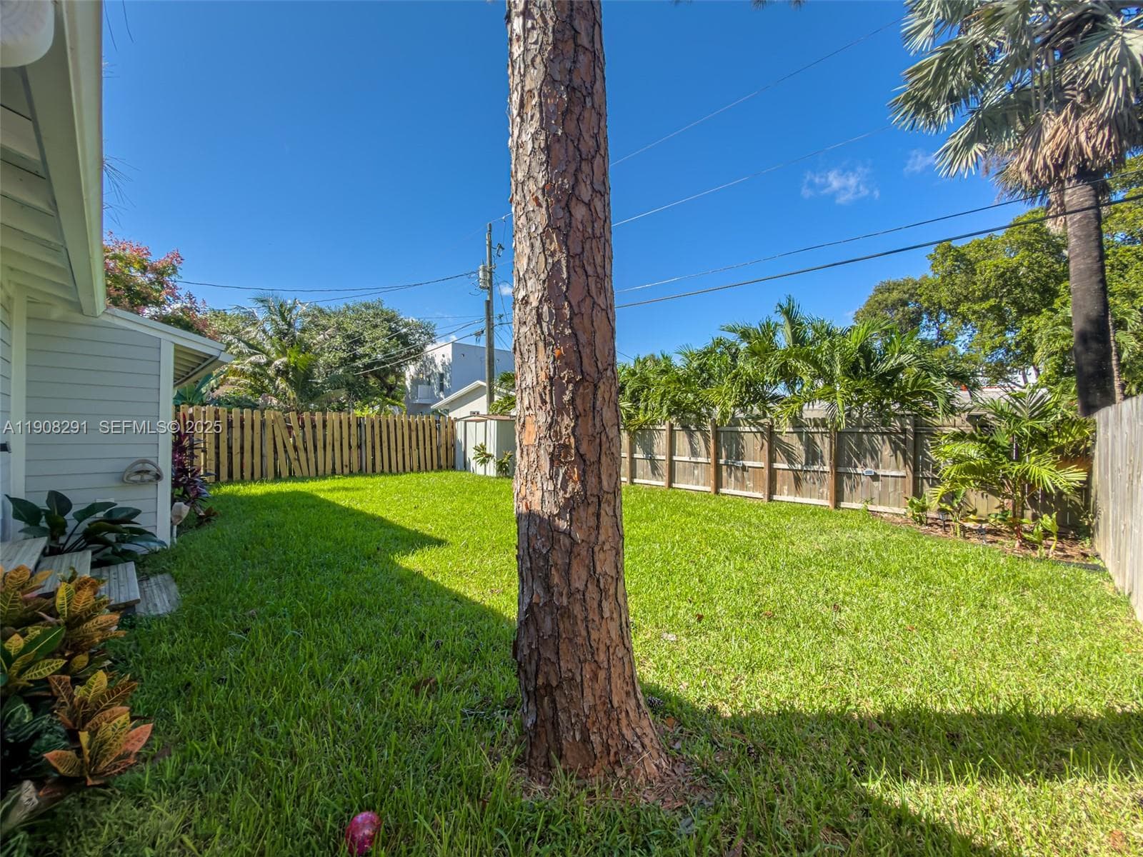 1813 SW 10th St photo 52
