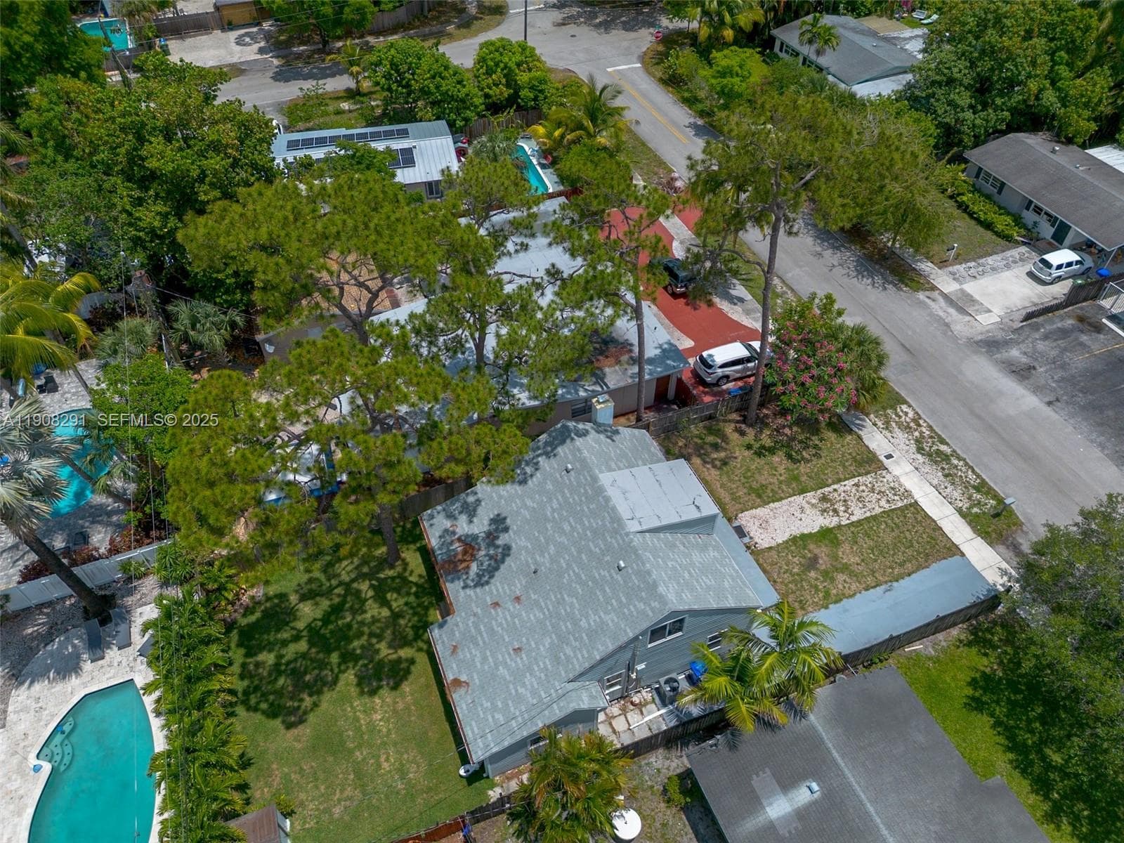 1813 SW 10th St photo 56
