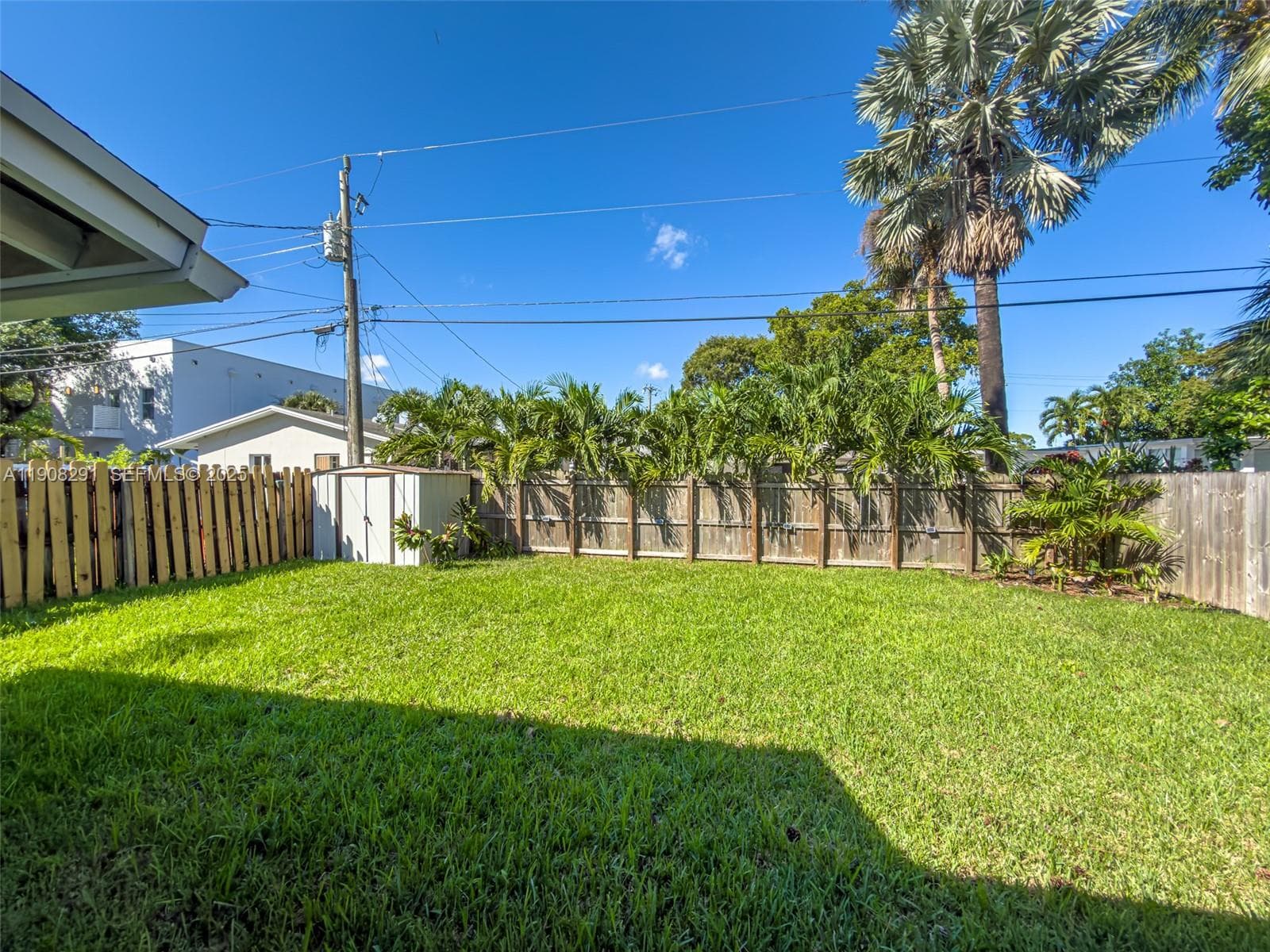 1813 SW 10th St photo 47