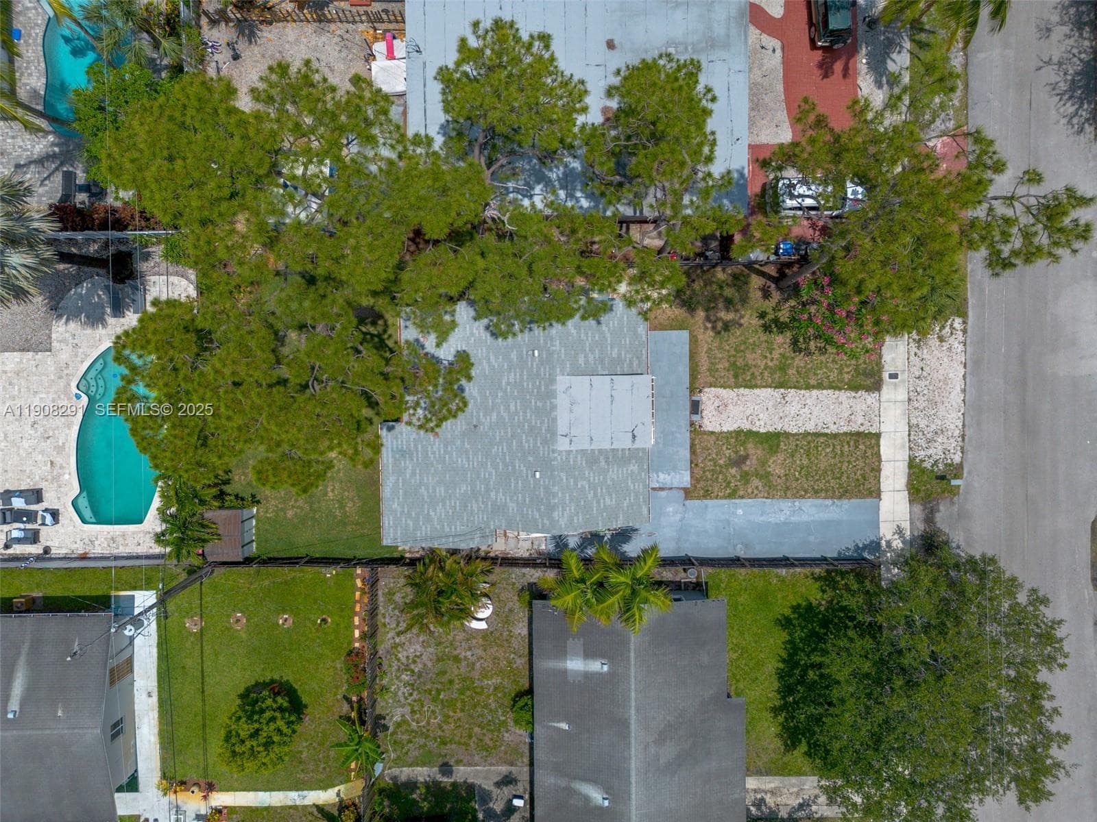 1813 SW 10th St photo 57
