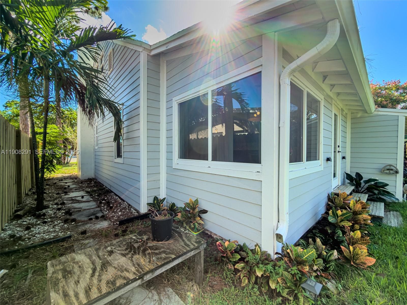 1813 SW 10th St photo 51