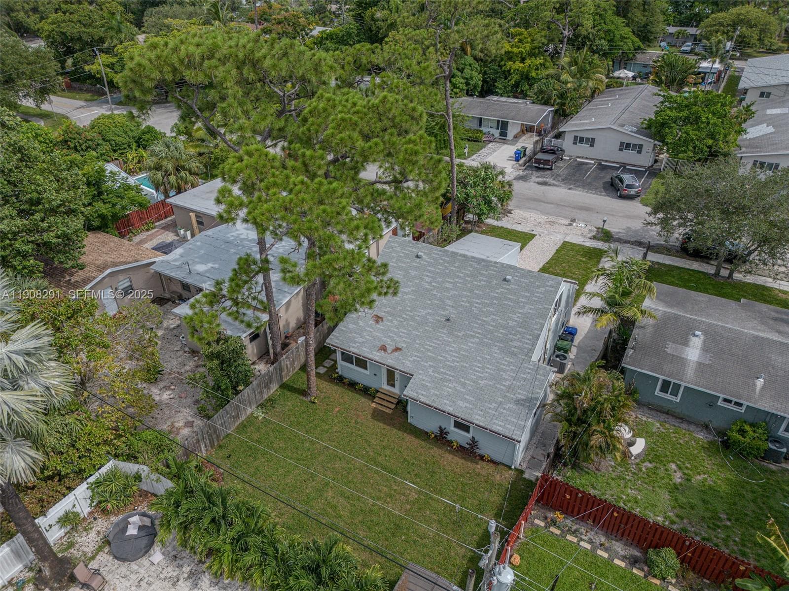 1813 SW 10th St photo 55