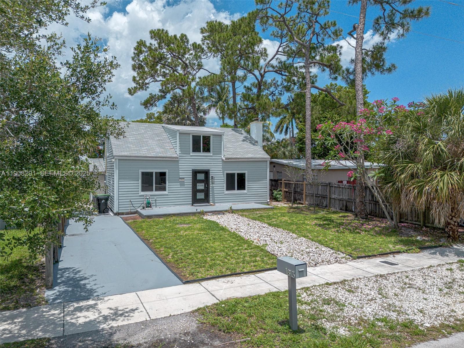 1813 SW 10th St photo 59