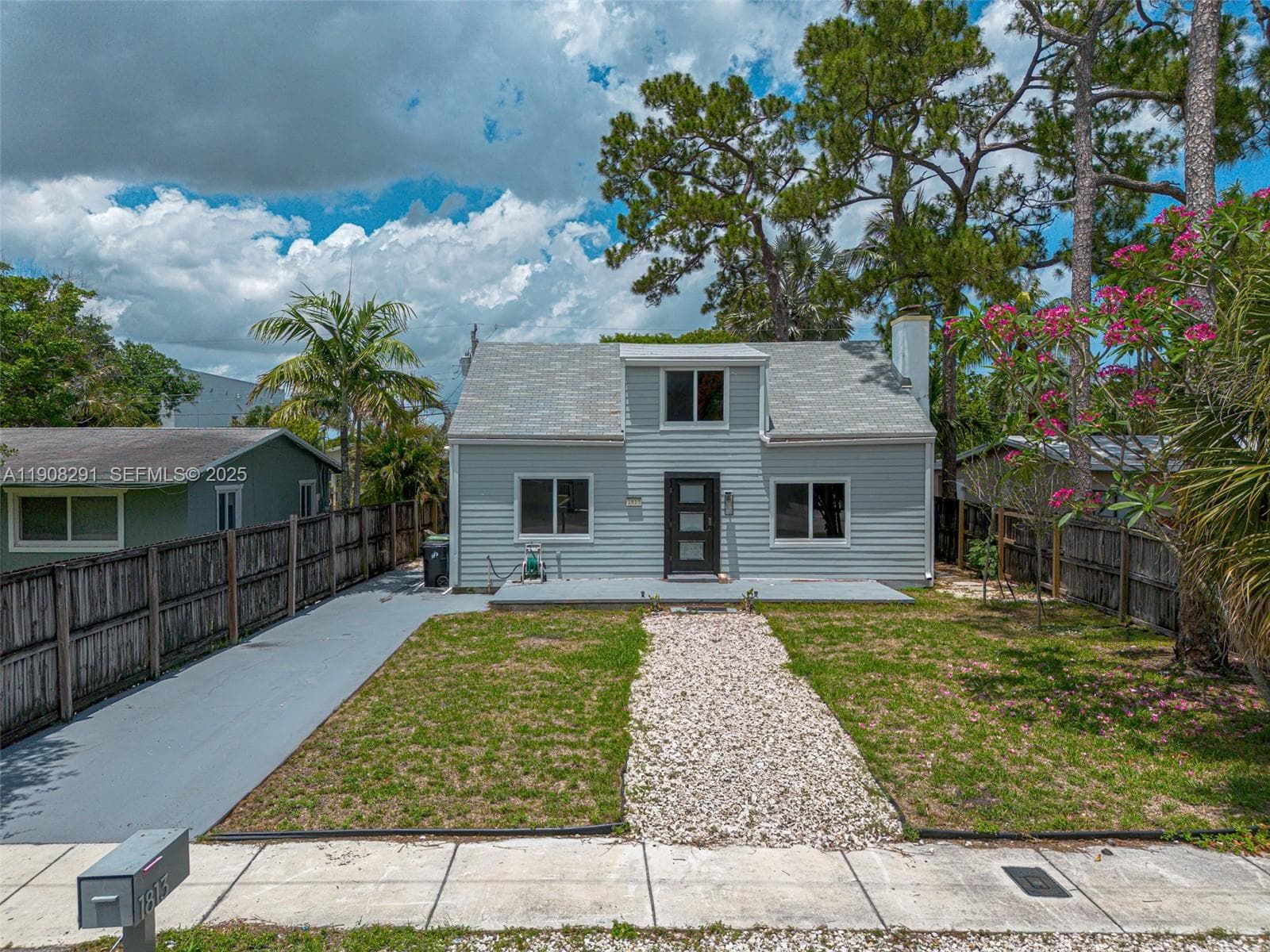 1813 SW 10th St photo 58