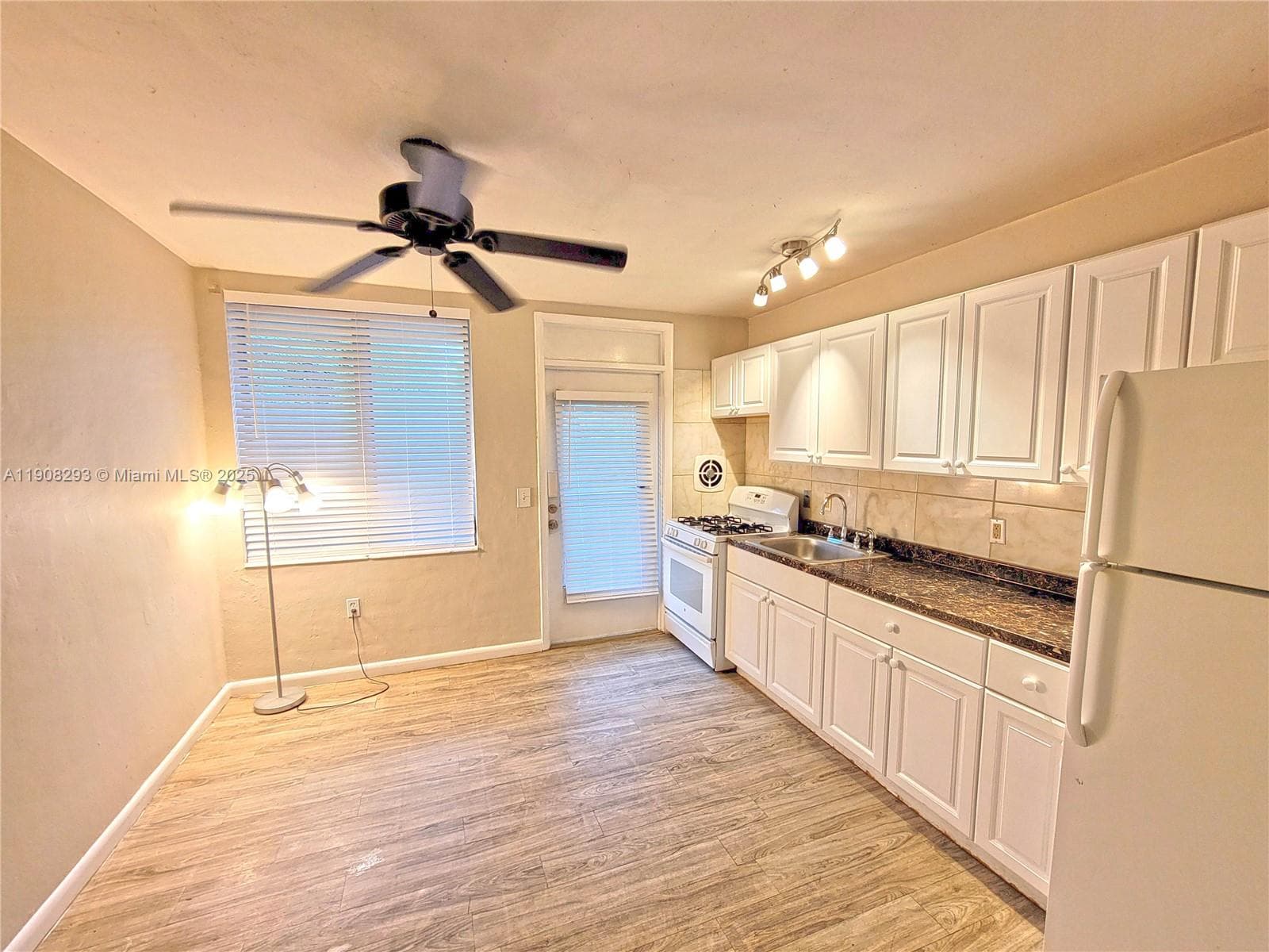SOUTHERN STAR CONDO · #12A in Miami Beach - Photo 2