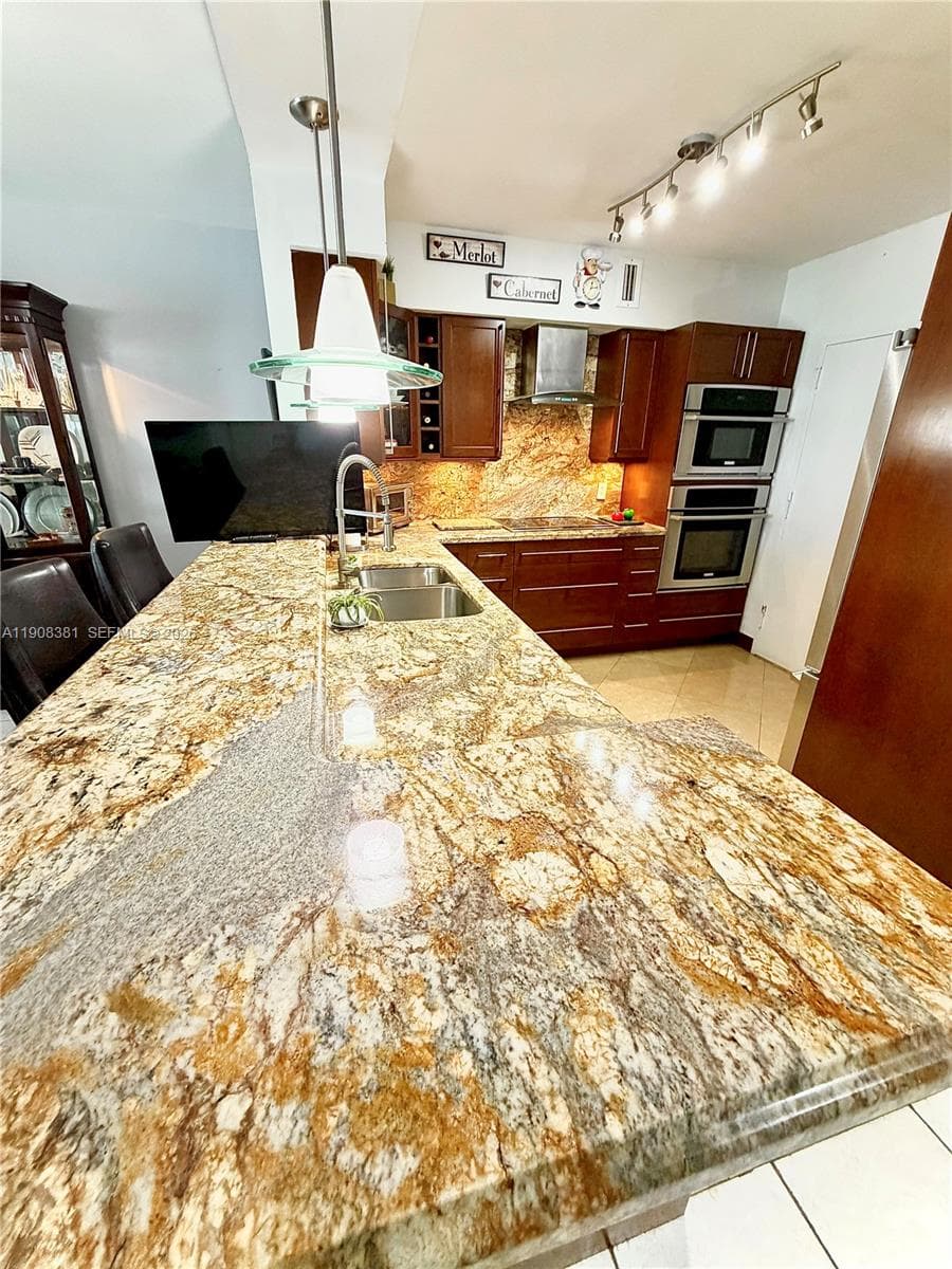 Seacoast 5151 · #14M in Miami Beach - Photo 11