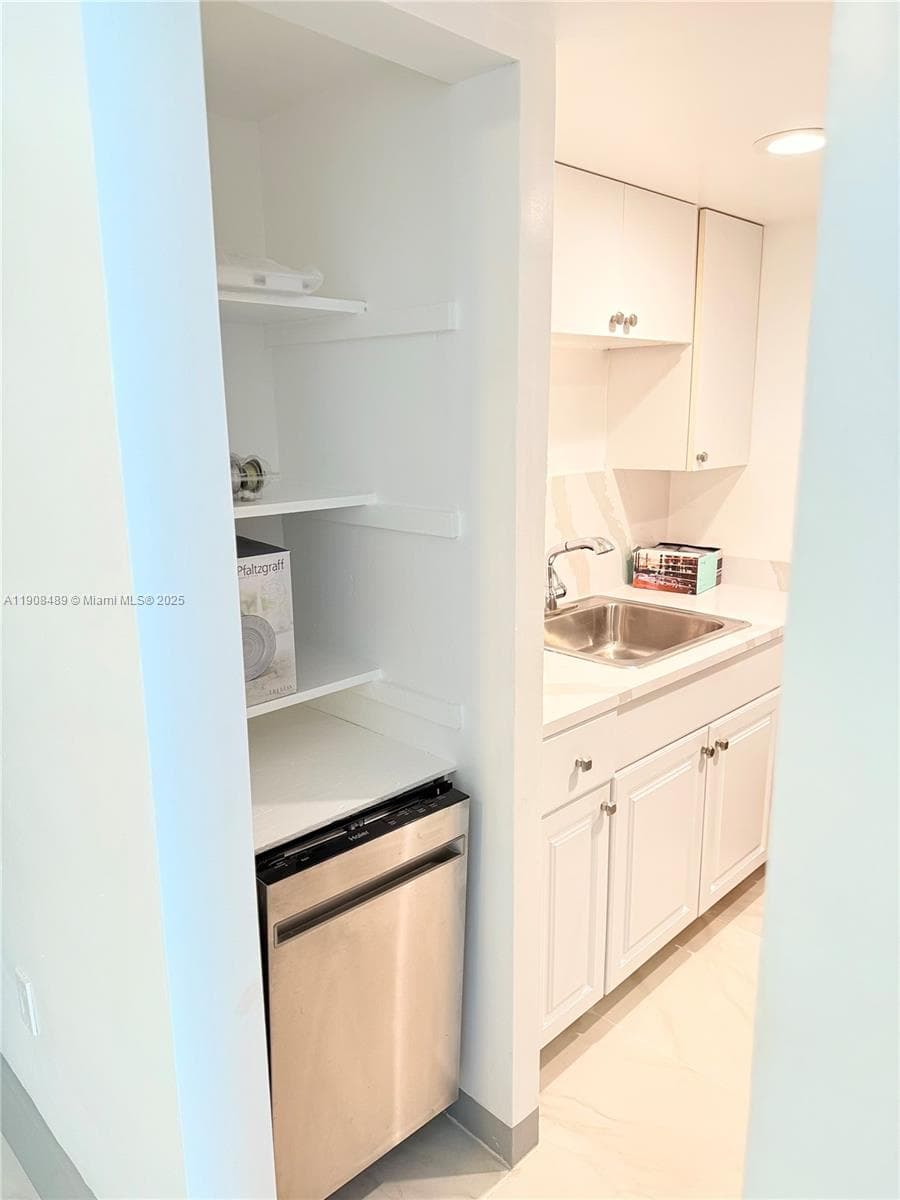 NO BAY WHITE HOUSE NO 3 C · #C111 in North Bay Village - Photo 8