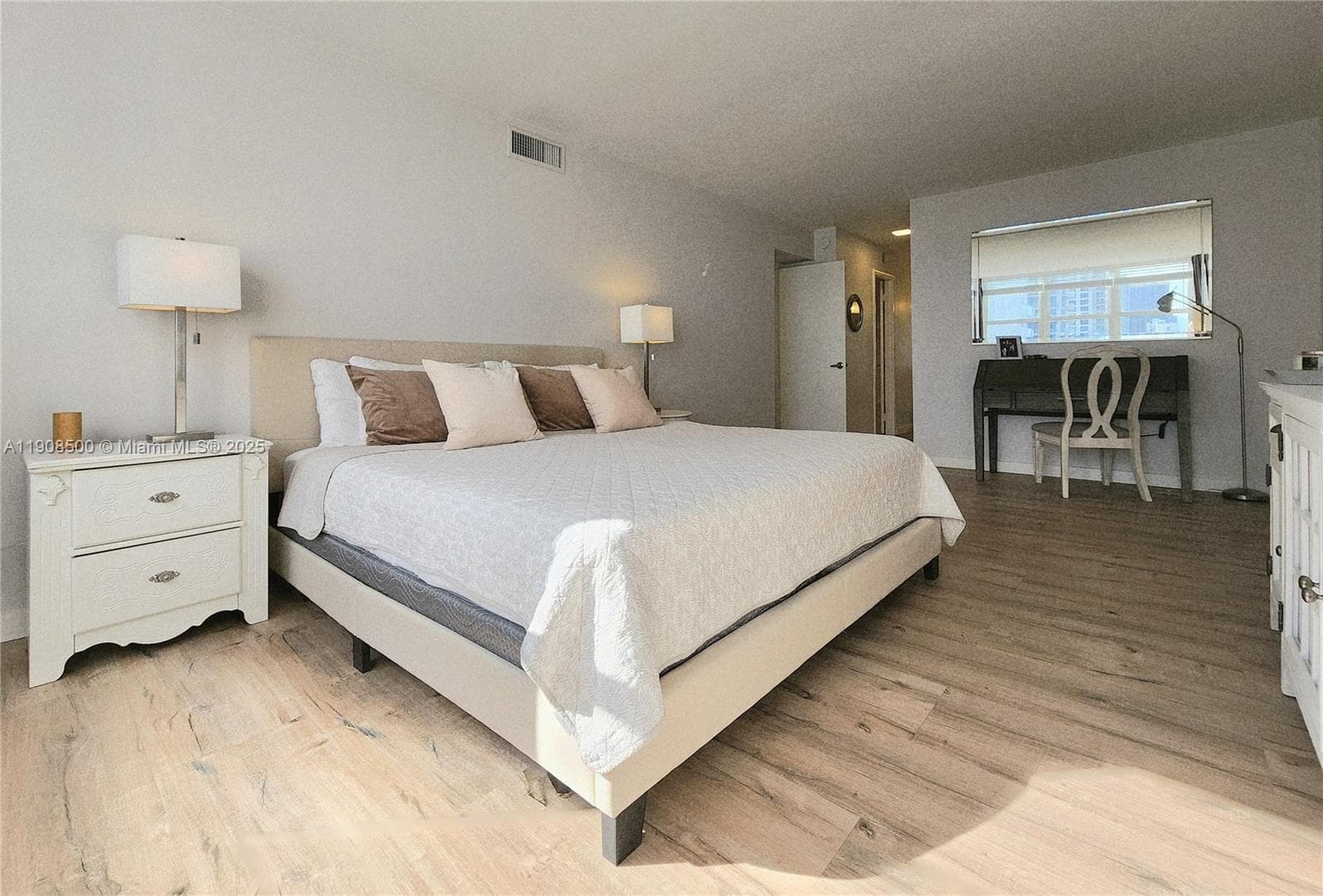 AQUARIUS CONDO · #1406S in Hollywood - Photo 24