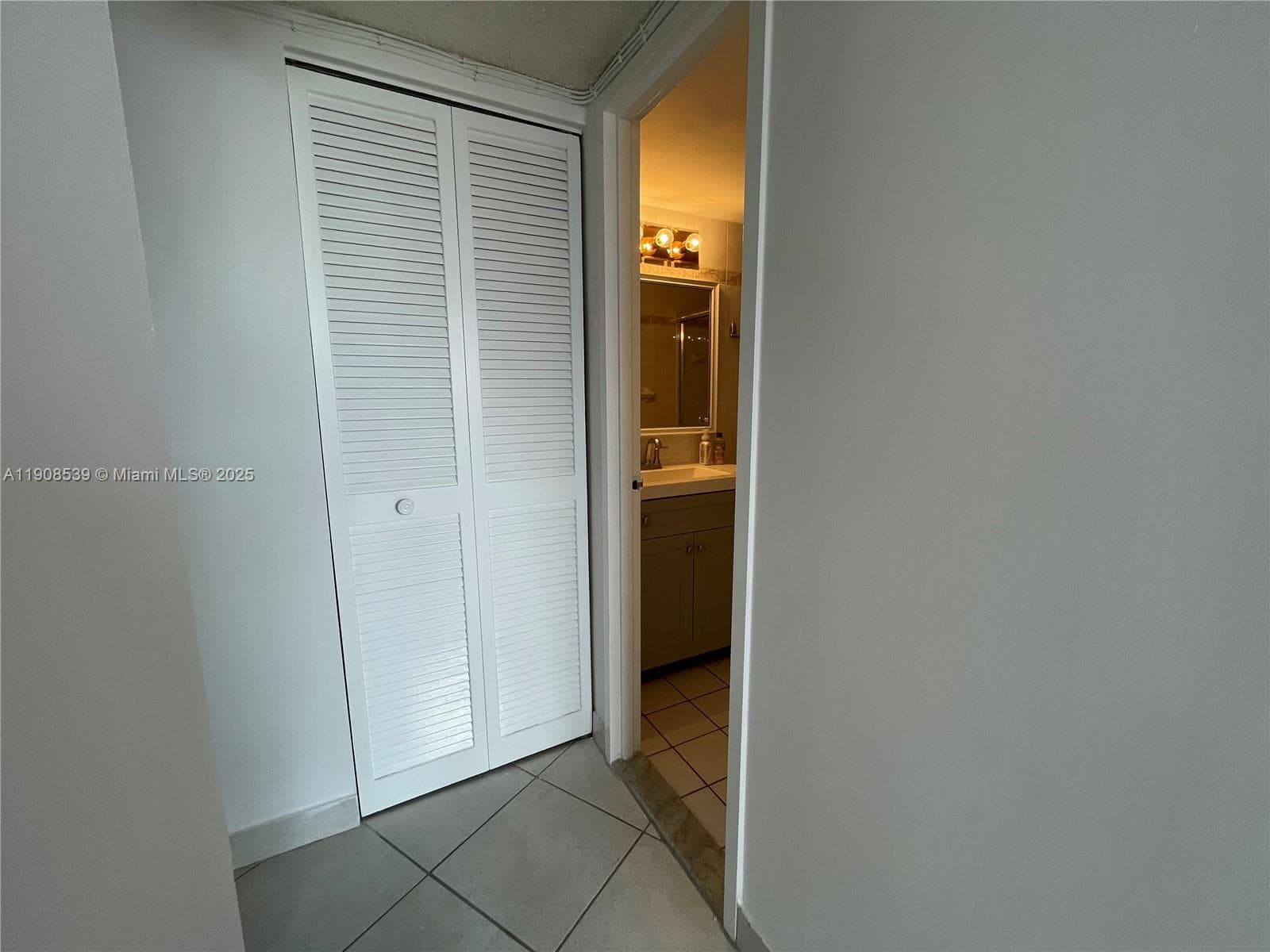 PARKER DORADO CONDO · #520 in Hallandale Beach - Photo 10