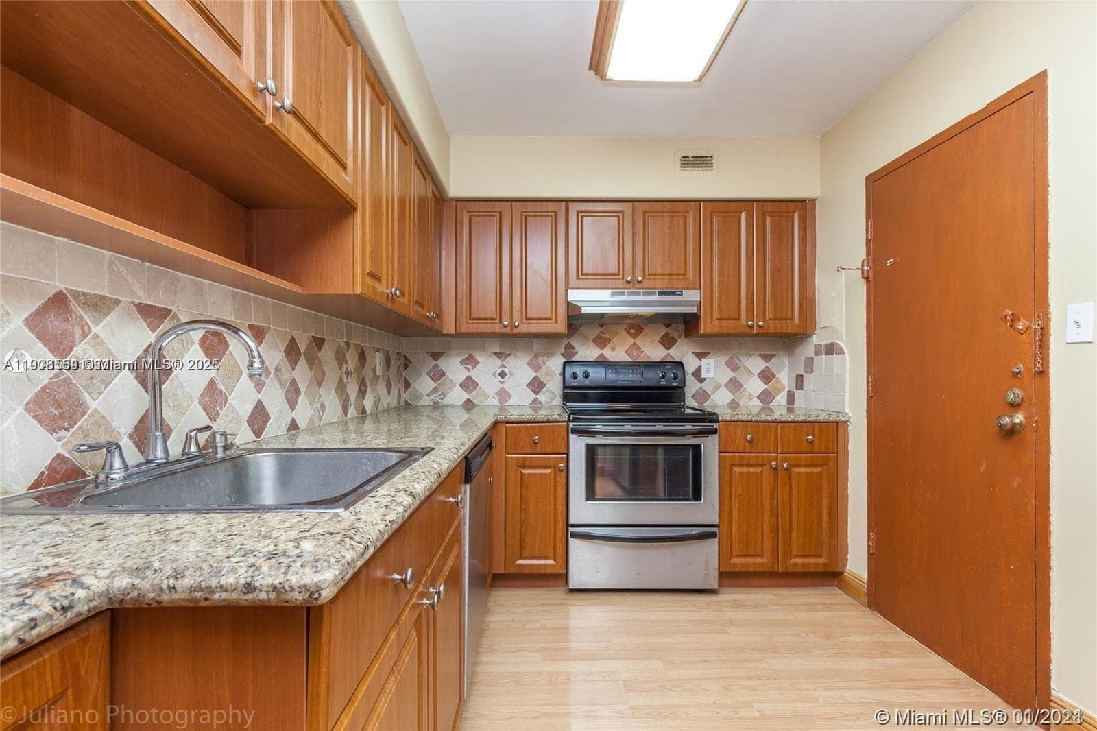 FOUR WINDS CONDO · #1006 in Surfside - Photo 9