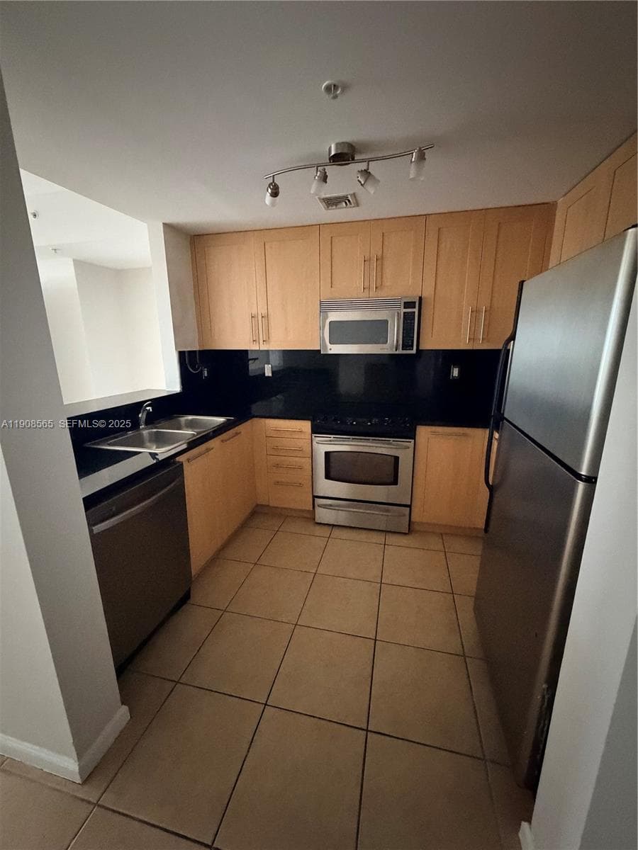 NURIVER LANDING CONDO · #806 in Fort Lauderdale - Photo 22
