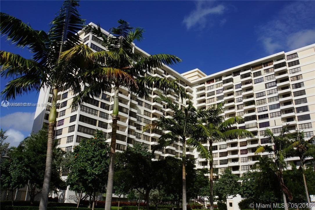 OLYMPUS CONDO · #721 in Hallandale Beach - Photo 22