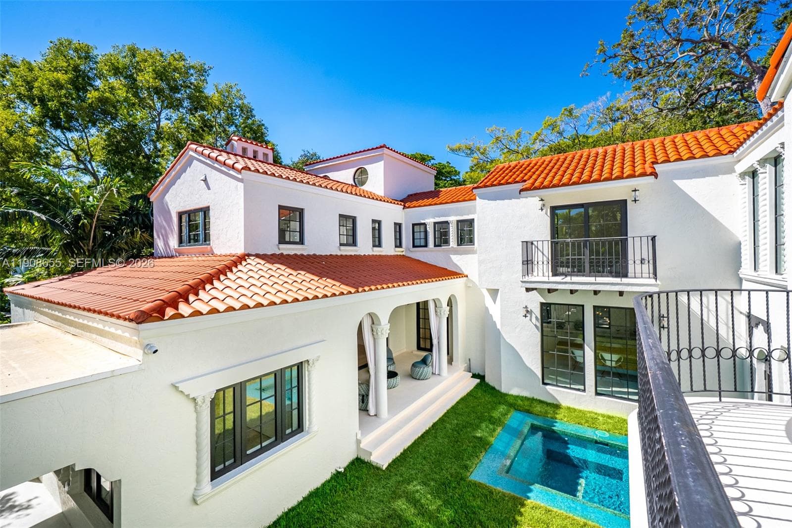 601 NE 56th St photo 4